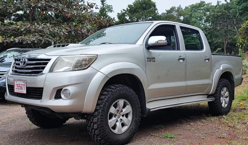 Excelente 2013 Toyota Hilux lleno