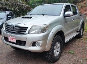 Excelente 2013 Toyota Hilux