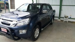 Excelente 2014 Isuzu D-Max lleno