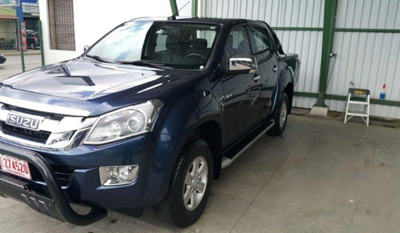 Excelente 2014 Isuzu D-Max lleno