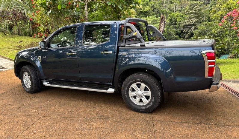Excelente 2014 Isuzu D-Max lleno