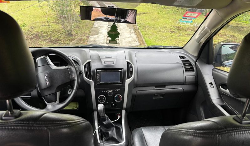 Excelente 2014 Isuzu D-Max lleno
