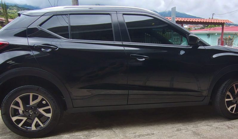 Excelente 2017 Nissan Kicks lleno