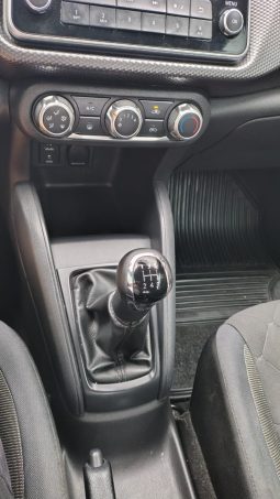Excelente 2017 Nissan Kicks lleno
