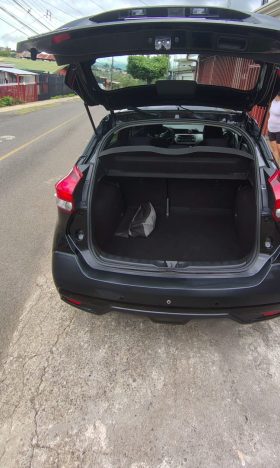 Excelente 2017 Nissan Kicks