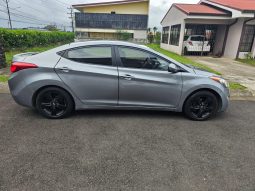 Excelente 2012 Hyundai Elantra lleno