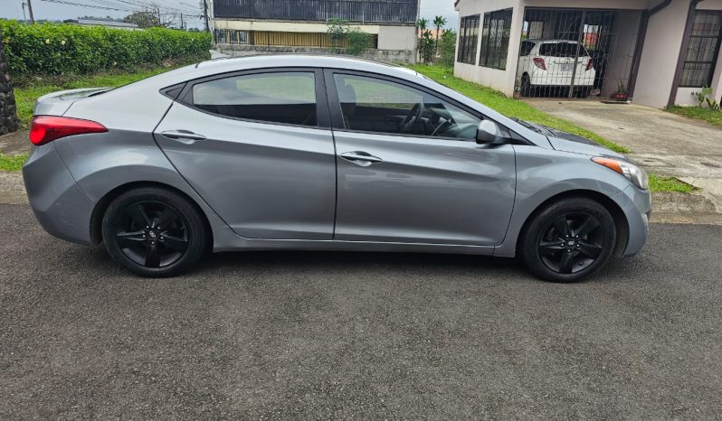 Excelente 2012 Hyundai Elantra lleno