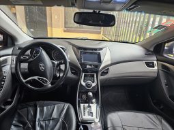 Excelente 2012 Hyundai Elantra lleno