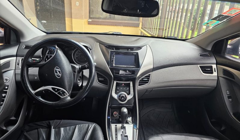 Excelente 2012 Hyundai Elantra lleno