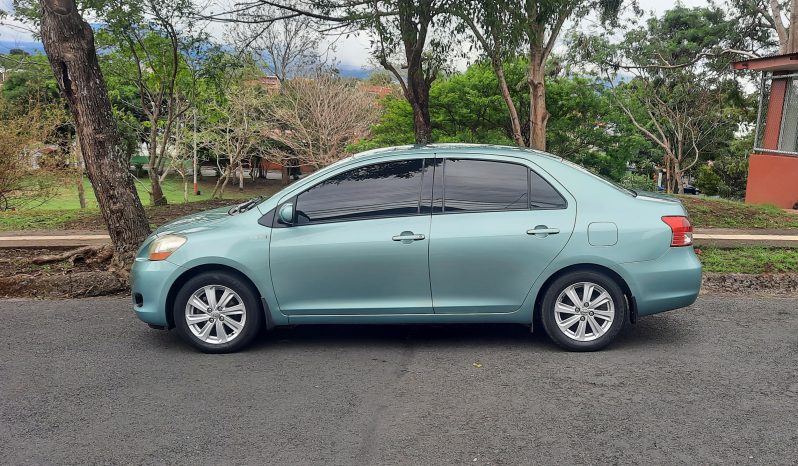 Excelente 2009 Toyota Yaris lleno