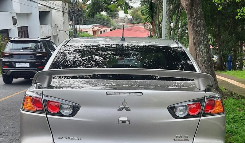 Excelente 2017 Mitsubishi Lancer lleno