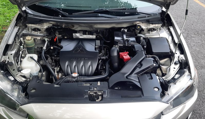 Excelente 2017 Mitsubishi Lancer lleno
