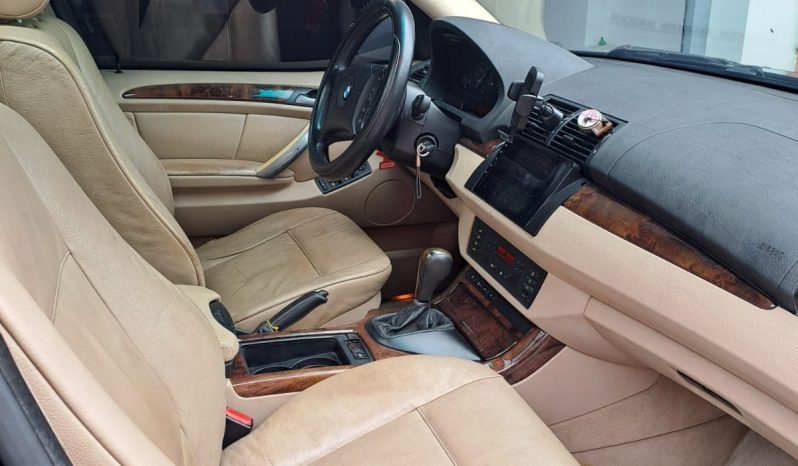 Excelente 2005 BMW X5 lleno