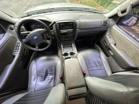 Excelente 2004 Ford Explorer