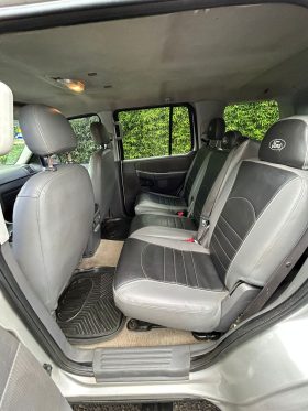 Excelente 2004 Ford Explorer