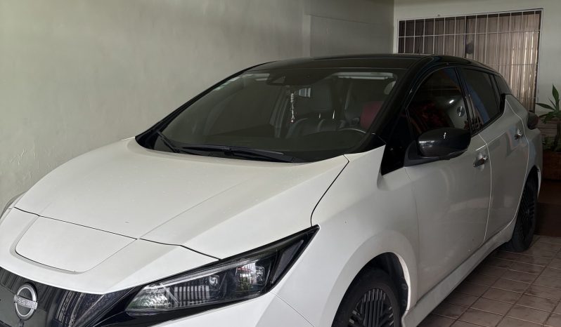 Excelente 2023 Nissan Leaf lleno