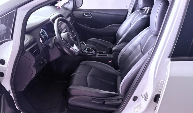 Excelente 2023 Nissan Leaf lleno