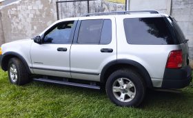 Excelente 2004 Ford Explorer