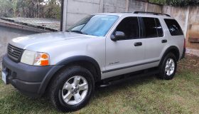 Excelente 2004 Ford Explorer