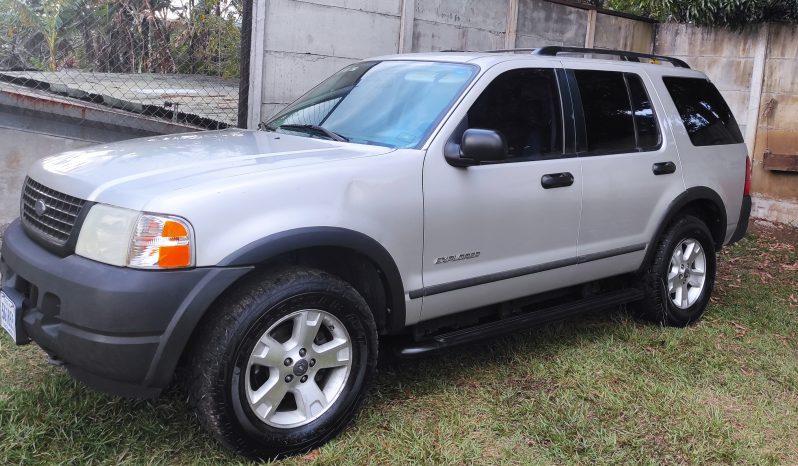 Excelente 2004 Ford Explorer lleno