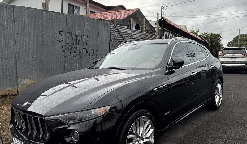 Excelente 2020 Maserati Levante lleno