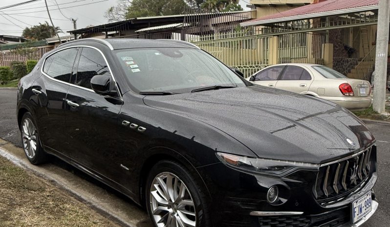 Excelente 2020 Maserati Levante lleno