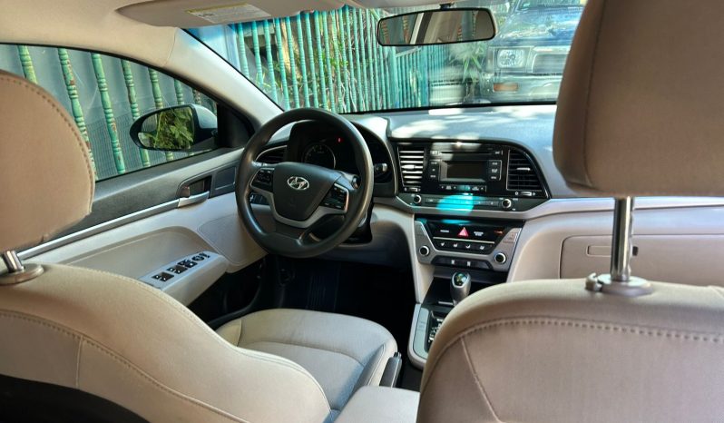 Excelente 2017 Hyundai Elantra lleno