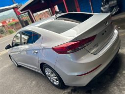 Excelente 2017 Hyundai Elantra lleno