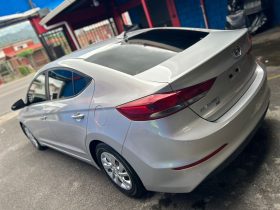 Excelente 2017 Hyundai Elantra