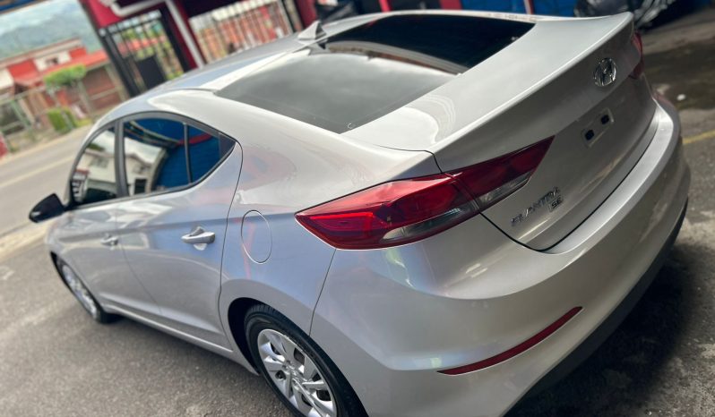 Excelente 2017 Hyundai Elantra lleno