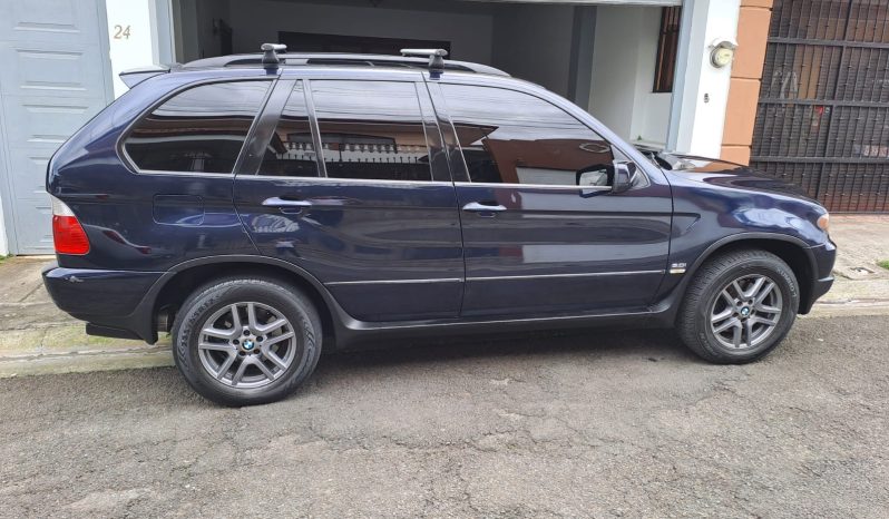 Excelente 2005 BMW X5 lleno