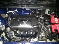 Excelente 2000 Toyota Yaris lleno