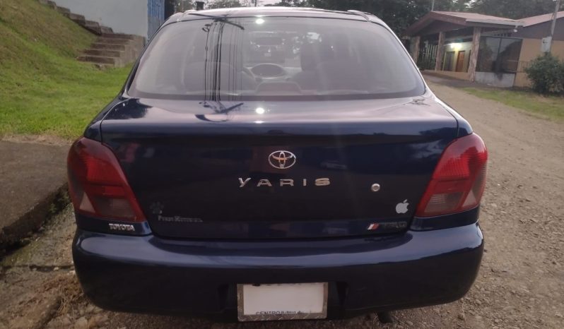 Excelente 2000 Toyota Yaris lleno