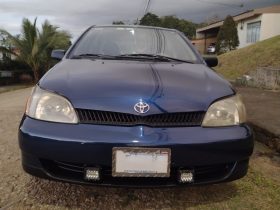 Excelente 2000 Toyota Yaris