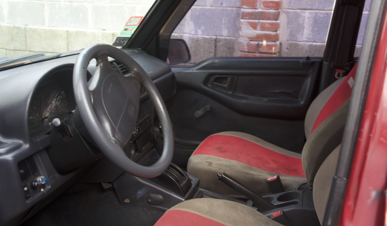 Bueno 1996 Geo Tracker lleno