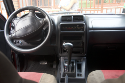 Bueno 1996 Geo Tracker lleno