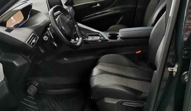 Excelente 2020 Peugeot 3008 lleno