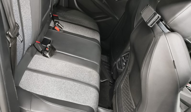 Excelente 2020 Peugeot 3008 lleno