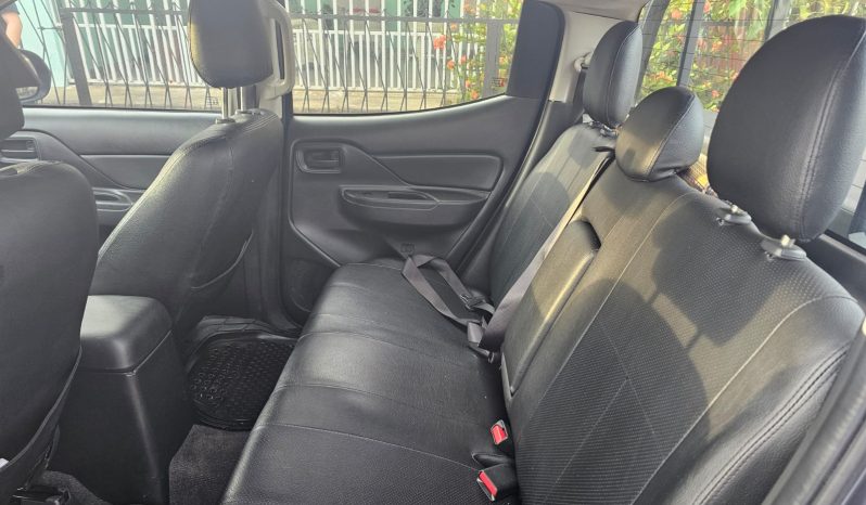 Excelente 2021 Mitsubishi L200 lleno