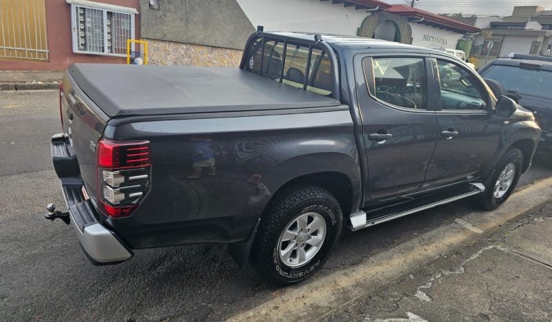 Excelente 2021 Mitsubishi L200 lleno