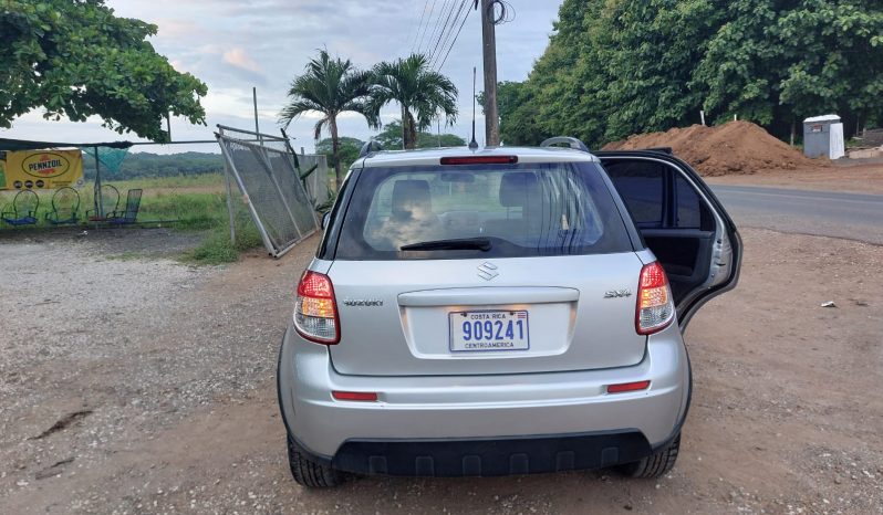 Excelente 2012 Suzuki SX4 lleno