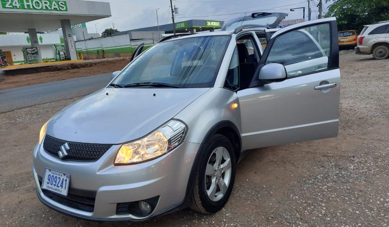 Excelente 2012 Suzuki SX4 lleno
