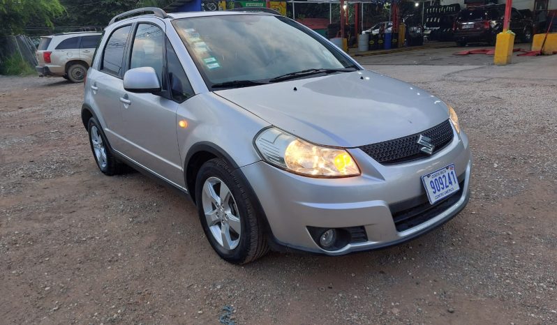 Excelente 2012 Suzuki SX4 lleno