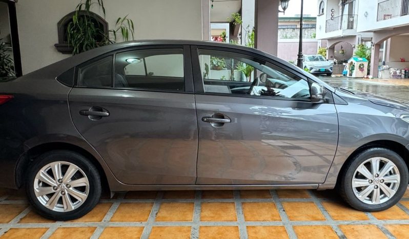 2014 Toyota Yaris lleno