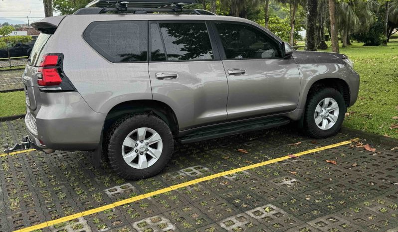 2019 Toyota Land Cruiser lleno