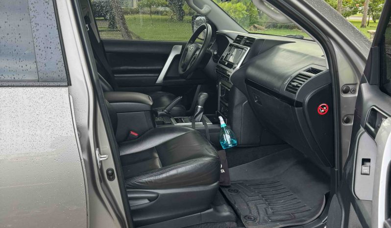 2019 Toyota Land Cruiser lleno
