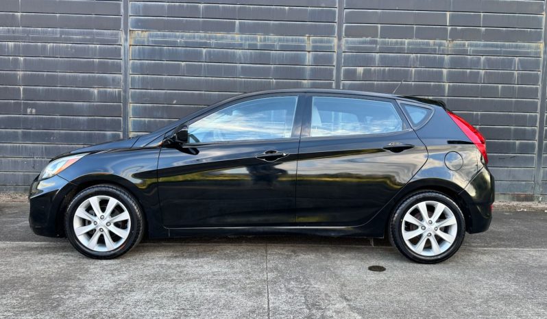 2017 Hyundai Accent lleno