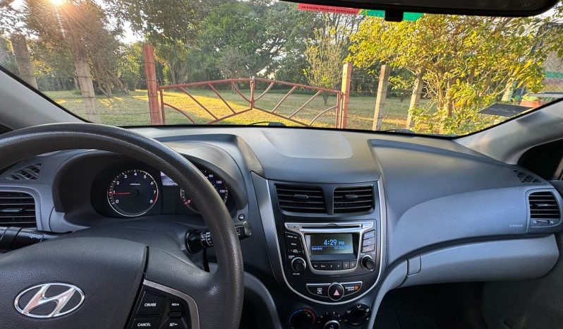2017 Hyundai Accent lleno